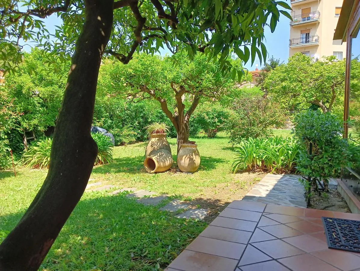 Homestay Villetta Con Giardino A Due Passi Dal Mare Imperia