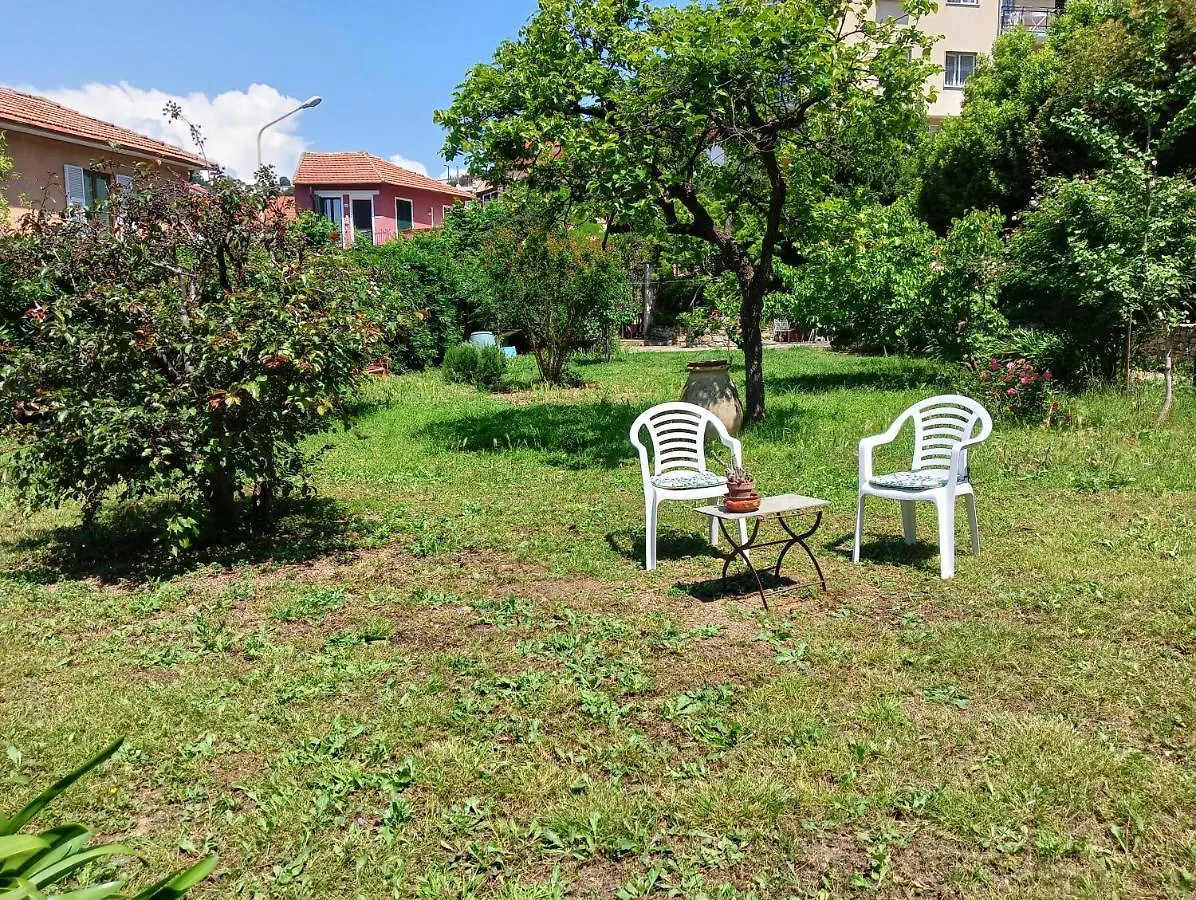 Villetta Con Giardino A Due Passi Dal Mare Imperia 0*,