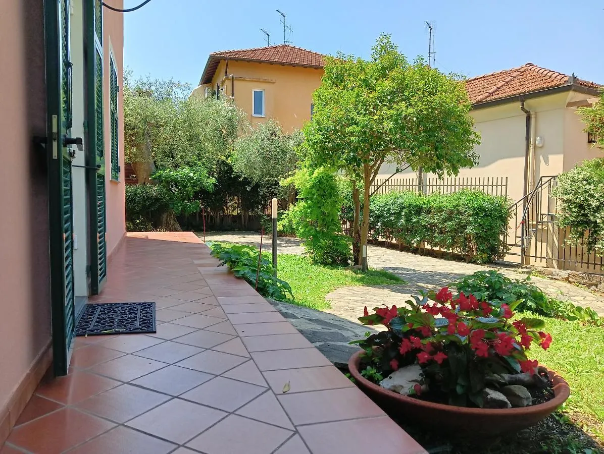Villetta Con Giardino A Due Passi Dal Mare Imperia Italy
